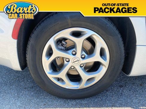 Used 2024 Chrysler Pacifica Limited FWD image 7