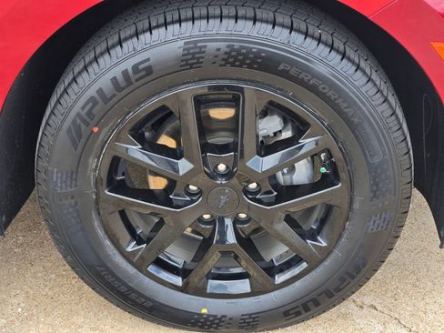 Used 2024 Chevrolet Equinox LT w/ LPO, Floor Liner Package FWD image 7