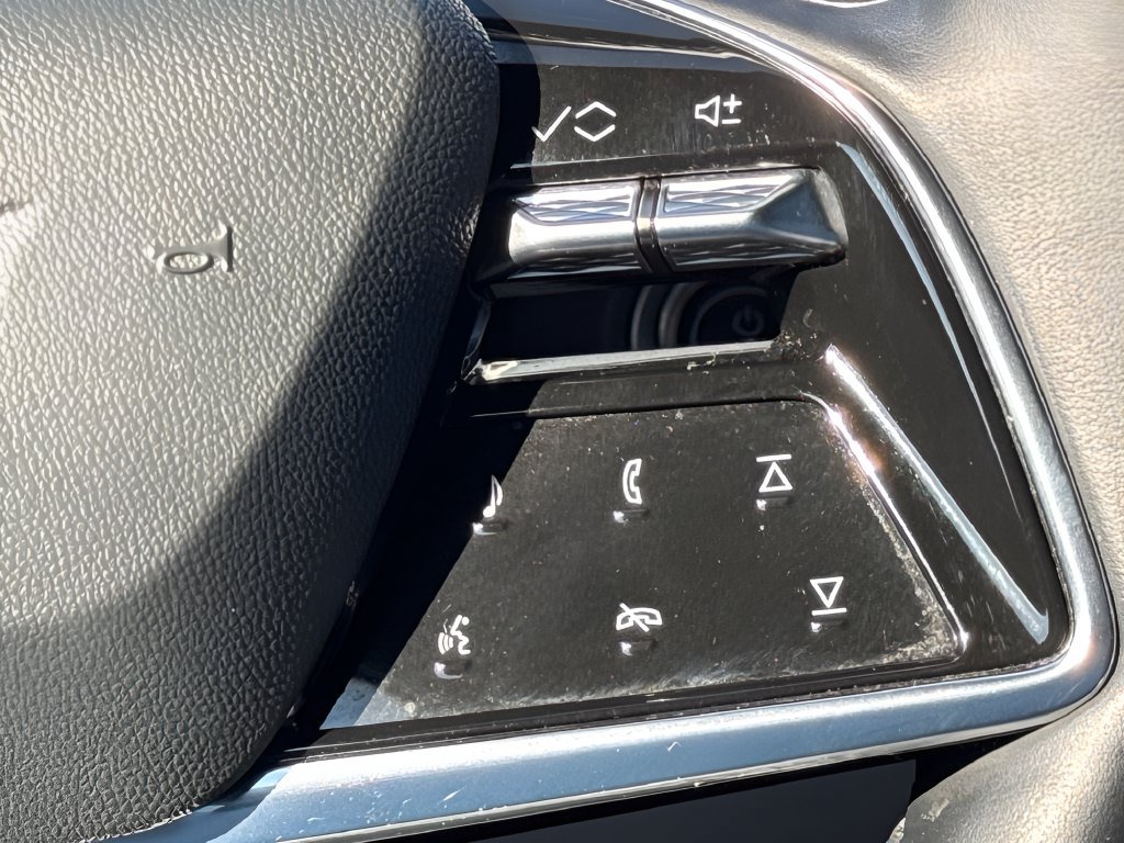 Used 2024 Cadillac Lyriq Sport AWD/4WD image 16