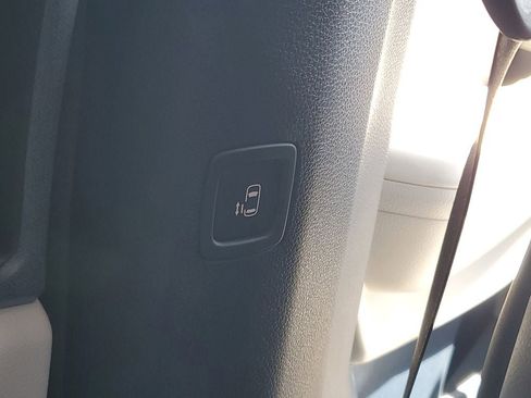 New 2026 Kia Carnival EX image 24