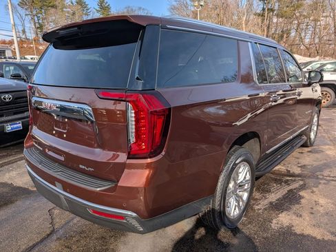 Used 2022 GMC Yukon XL SLT w/ SLT Luxury Package image 7