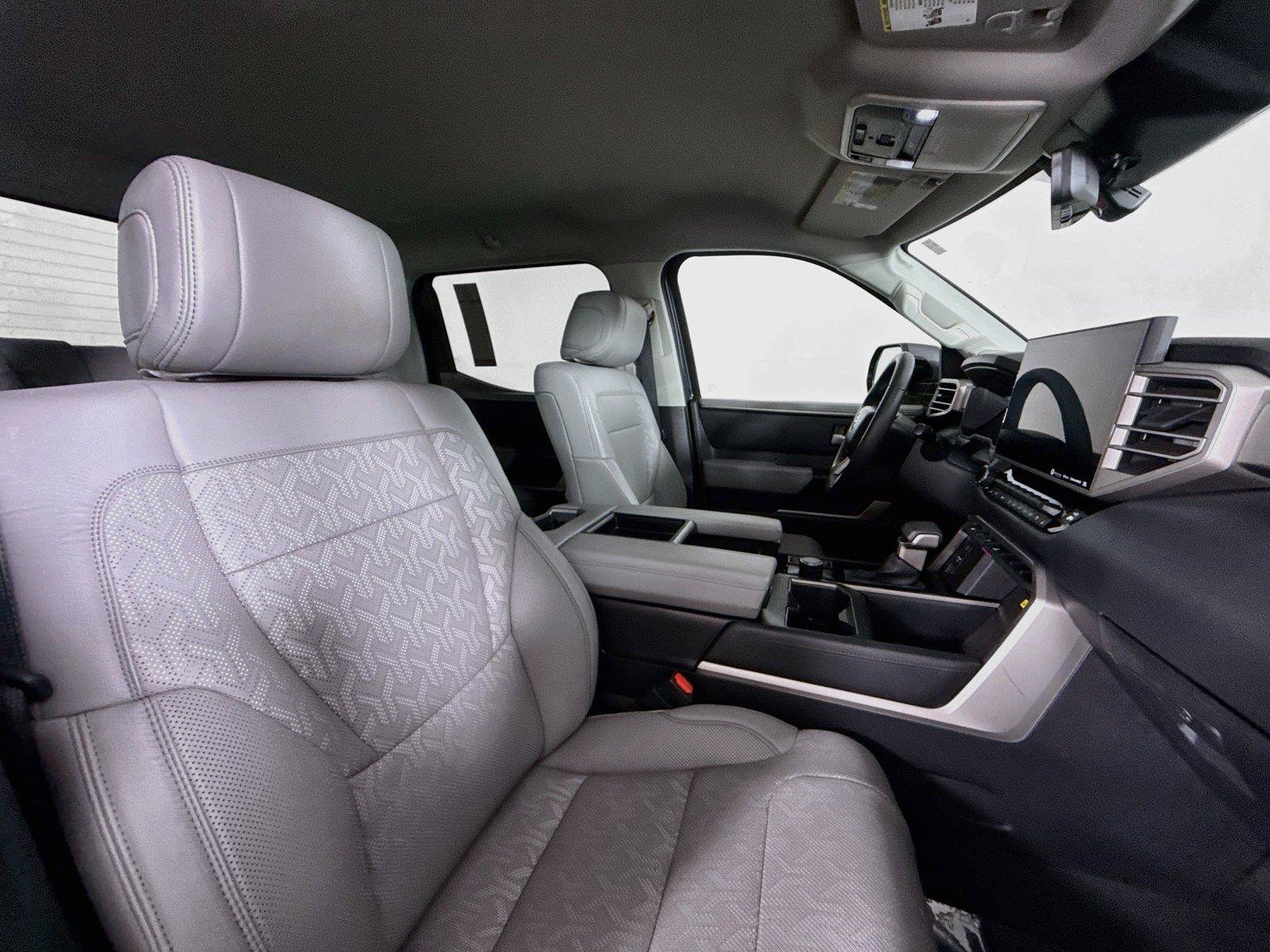 Used 2024 Toyota Tundra Limited AWD/4WD image 43