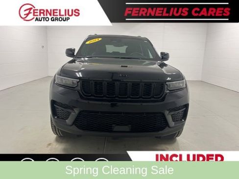 Used 2024 Jeep Grand Cherokee Altitude AWD/4WD image 2