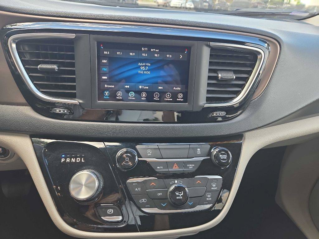Used 2020 Chrysler Voyager Lxi FWD image 20