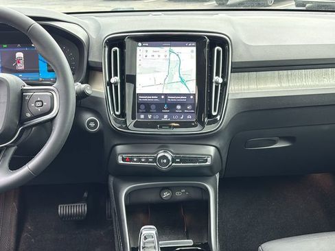 Certified 2023 Volvo XC40 B5 Plus w/ Driver Assist Package AWD/4WD image 6
