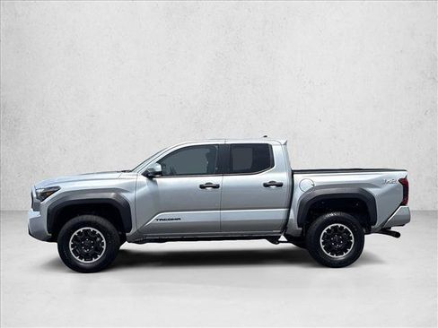 Certified 2025 Toyota Tacoma TRD Off-Road AWD/4WD image 8