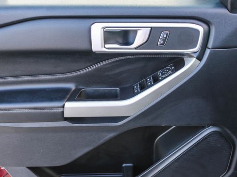 Used 2022 Ford Explorer XLT image 21