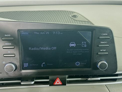 Used 2023 Hyundai Elantra SEL FWD image 19