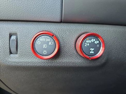 Used 2022 Chevrolet Colorado Z71 AWD/4WD image 24