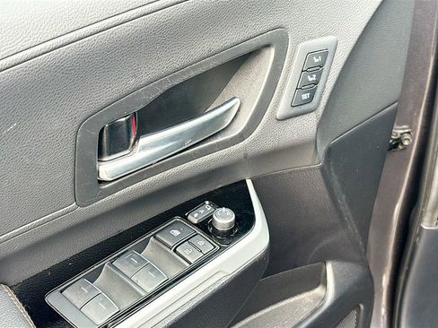 Used 2025 Toyota Sienna Limited AWD/4WD image 18