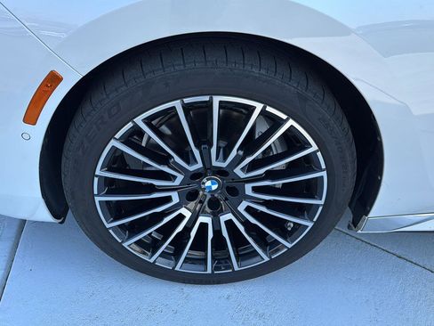 Certified 2024 BMW i7 xDrive60 w/ Executive Package AWD/4WD image 32