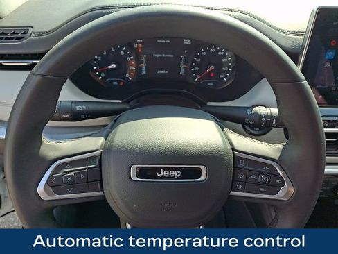Used 2025 Jeep Compass Limited AWD/4WD image 4