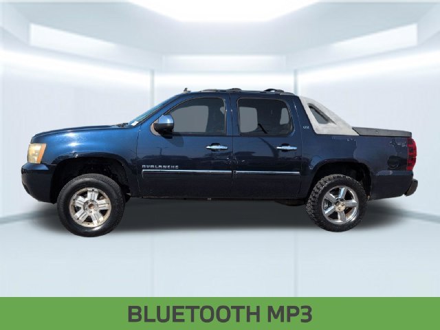 Used 2011 Chevrolet Avalanche LTZ RWD image 2