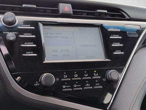 Used 2018 Toyota Camry LE image 14