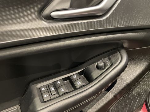 Used 2023 Jeep Grand Cherokee Laredo w/ Luxury Tech Group I RWD image 16