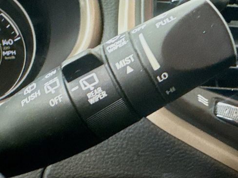 Used 2016 Jeep Cherokee Latitude w/ Safety/Convenience Group image 15