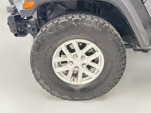 Used 2023 Jeep Gladiator Sport image 25