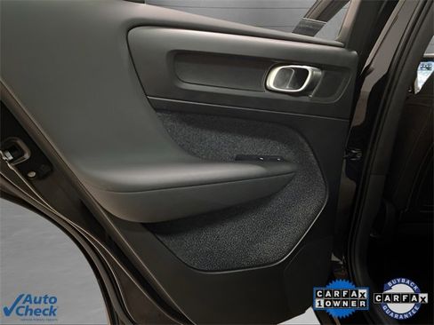 Used 2025 Volvo XC40 B5 Core image 81