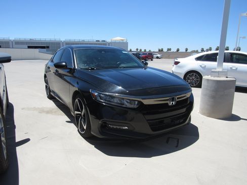 Used 2019 Honda Accord Sport image 2
