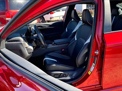 Used 2025 Toyota Camry SE image 7