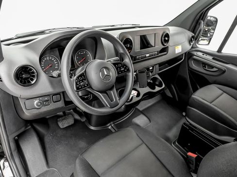 Used 2024 Mercedes-Benz Sprinter 3500 image 6