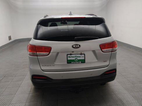 Used 2018 Kia Sorento FWD image 6