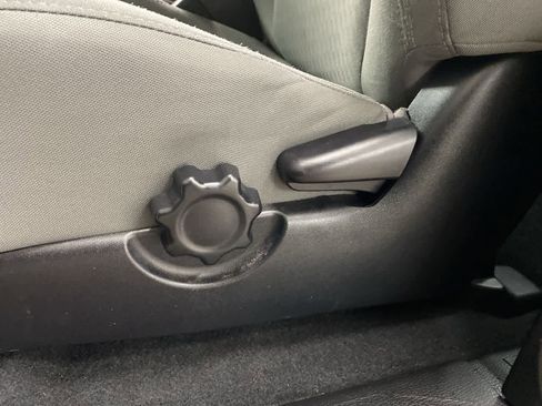 Used 2022 Toyota Tacoma SR image 13