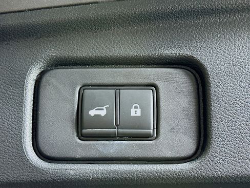 Used 2023 Nissan Pathfinder SL image 29