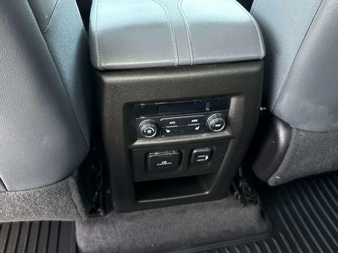 Used 2018 Chevrolet Traverse Premier image 14