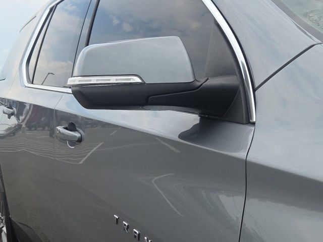 Used 2023 Chevrolet Traverse LT FWD image 5