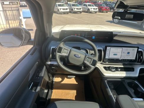 New 2025 Ford Expedition Active image 25