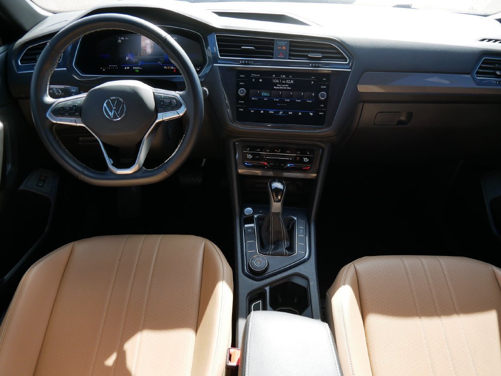 Used 2024 Volkswagen Tiguan SE w/ Panoramic Sunroof Package AWD/4WD image 14