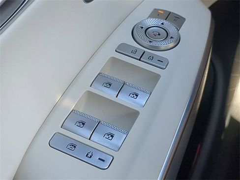 Used 2023 Genesis Electrified GV70 Advanced image 24