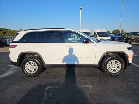 New 2025 Jeep Grand Cherokee Laredo w/ Luxury Tech Group I image 8