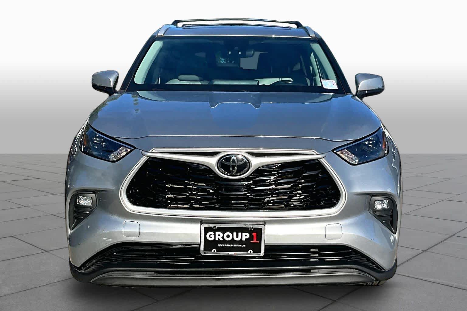 Used 2023 Toyota Highlander XLE AWD/4WD image 4