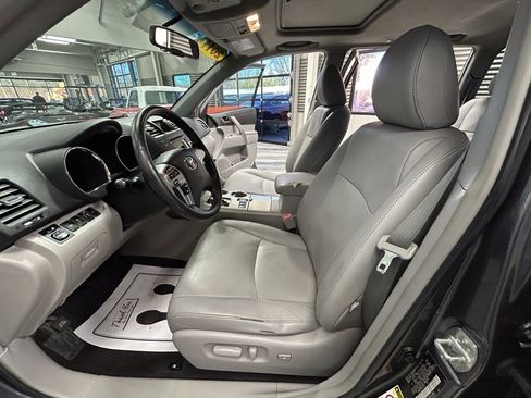 Used 2011 Toyota Highlander SE image 52