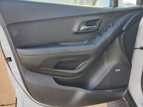 Used 2018 Chevrolet Trax Premier image 12