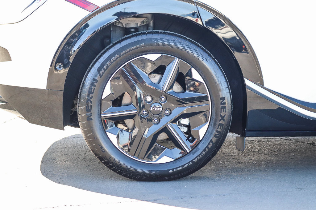 Certified 2025 Kia EV6 Wind RWD image 11