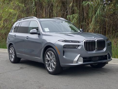 New 2026 BMW X7 xDrive40i w/ Premium Package image 2