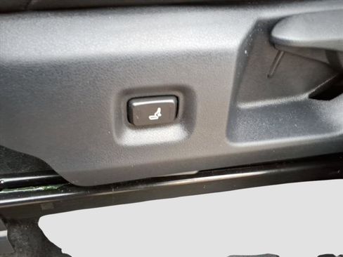 Used 2025 Toyota Tacoma SR image 20