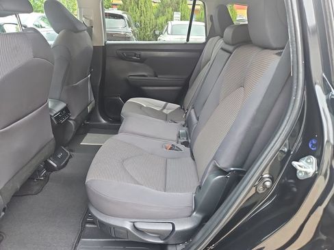 Used 2023 Toyota Highlander LE AWD/4WD image 24