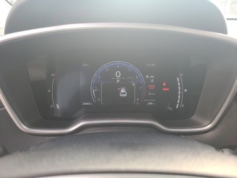 Used 2023 Toyota Corolla Cross XLE image 24