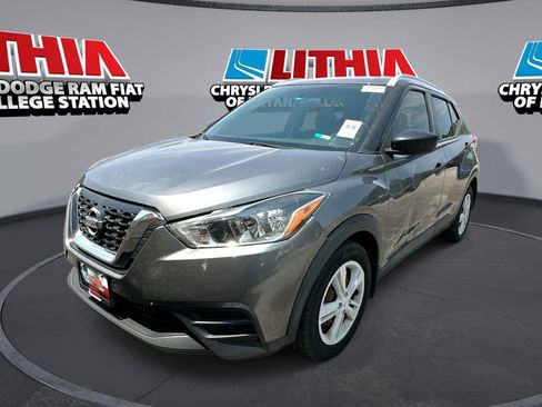 Used 2019 Nissan Kicks S FWD image 1