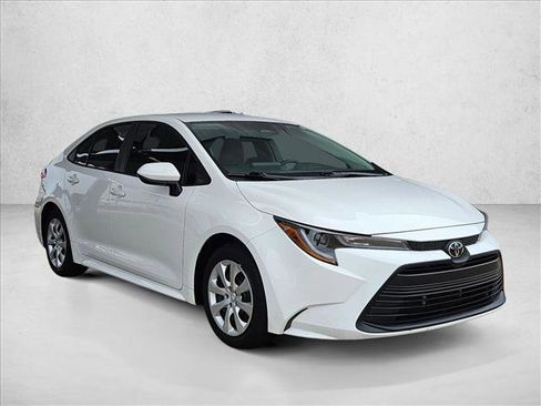 Used 2024 Toyota Corolla LE image 3