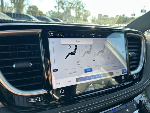 New 2026 Chrysler Pacifica Select w/ S Appearance Package image 48