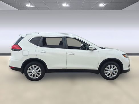 Used 2017 Nissan Rogue S w/ Appearance Package image 30