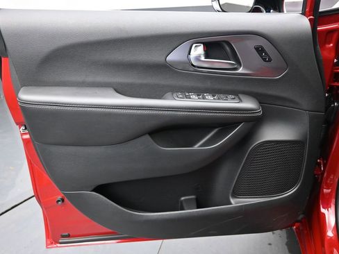 New 2026 Chrysler Pacifica Select AWD/4WD image 22