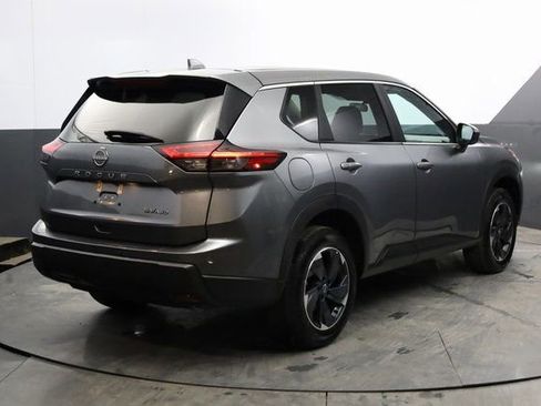 Used 2024 Nissan Rogue SV image 5