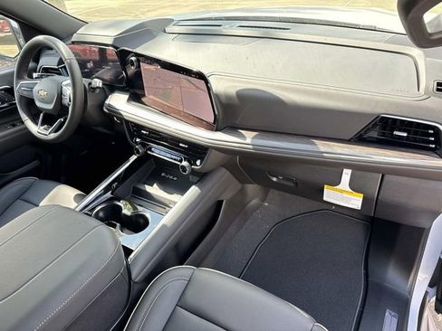 New 2026 Chevrolet Suburban Premier RWD image 15