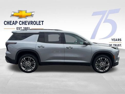 Used 2025 Chevrolet Traverse LT w/ Enhanced Driving Package AWD/4WD image 6